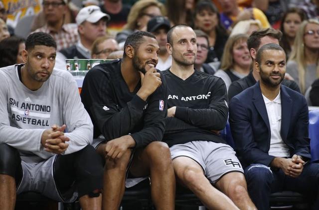 记者：皇马今天训练维尼修斯与姆巴佩长时间与教练组进行沟通（据记者报道，皇马今日训练中，维尼修斯和姆巴佩与教练组长时间交流）