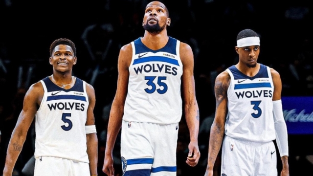 打破小贝纪录，布鲁日前锋福布斯是欧冠对巴萨传射最年轻球员（布鲁日前锋福布斯超越小贝，创欧冠对阵巴萨传射最年轻纪录）