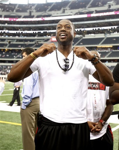 砍瓜切菜！诺威尔开场里突外投 4中4独得10分（手感火热！诺威尔开局里外开花，4投4中拿下10分）