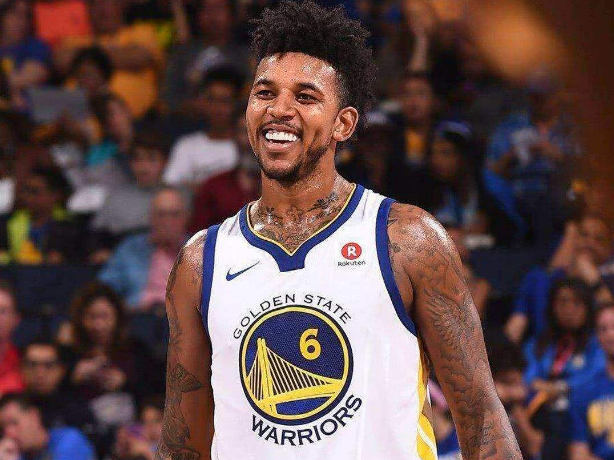 迪洛伦佐：赛后会和孔蒂复盘比赛；欧冠还有两轮还有机会晋级（迪洛伦佐：赛后与孔蒂复盘；欧冠还剩两场仍有出线希望）