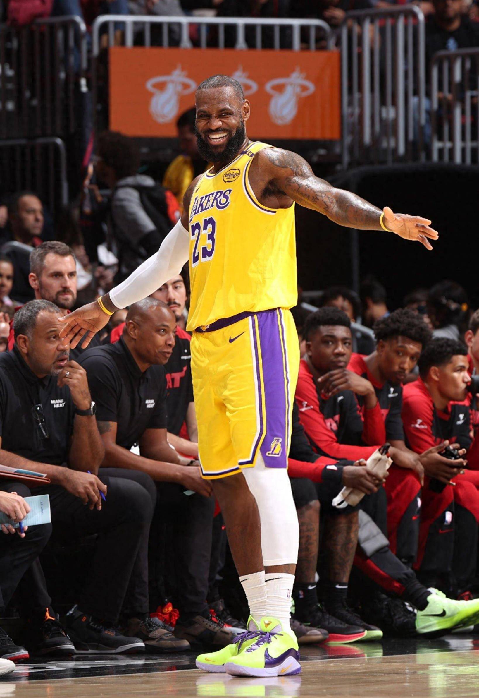 乌迪内斯vs亚特兰大：扎尼奥洛、布克萨首发，斯卡马卡、扎莱夫斯基出战（乌迪内斯对阵亚特兰大：扎尼奥洛、布克萨先发，斯卡马卡、扎莱夫斯基登场）