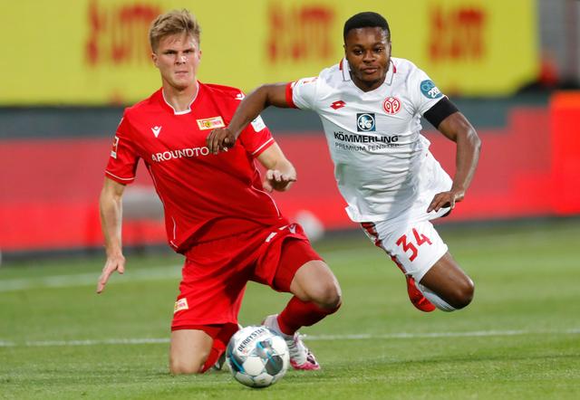 尼克斯vs马刺首发：布伦森搭档唐斯，文班亚马继续替补出战（尼克斯战马刺首发公布：布伦森与唐斯搭档，文班亚马继续替补）