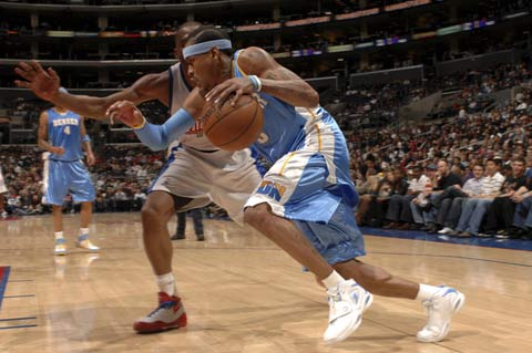 媒体人：王钰栋签欧洲经纪公司有足协的推动，只给了短期授权（媒体人称：在足协推动下，王钰栋与欧洲经纪公司签约，授权期仅为短期）