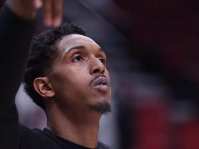 经纪人：因西涅仍配得上高水平联赛，拉齐奥对他感兴趣（经纪人：因西涅仍具顶级联赛实力，拉齐奥有意引进）