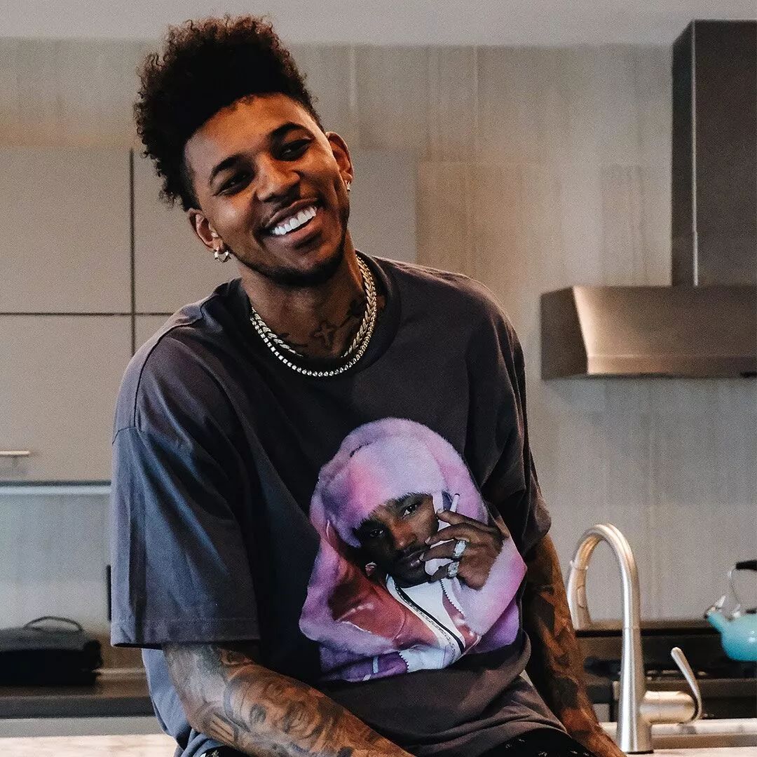 拜仁莱万梅开二度战胜门兴（莱万梅开二度助拜仁力克门兴）