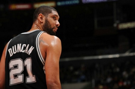 WTT香港总决赛选手城市照，王楚钦率先到达拍照地点（WTT香港总决赛选手城市打卡照：王楚钦率先抵达拍摄地）