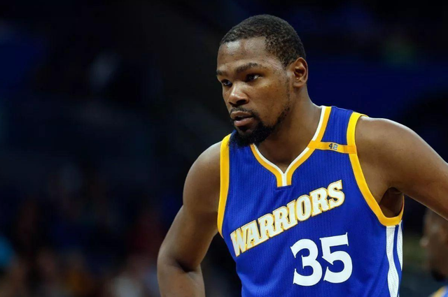 马刺篮球：独特战术体系铸就辉煌（马刺之道：独到战术体系成就传奇）