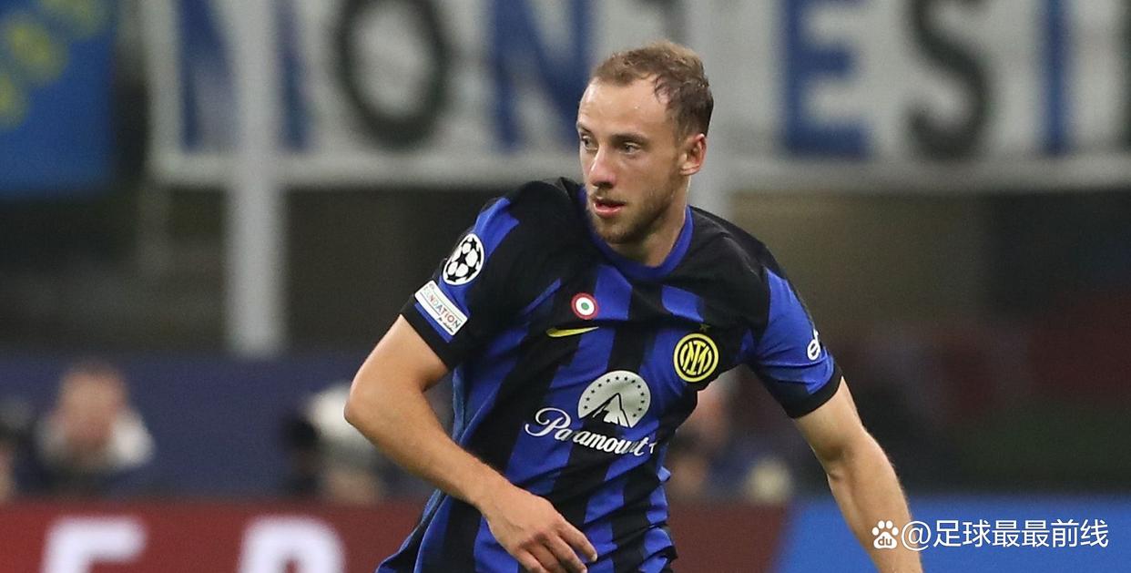 科贝：在阿劳霍遭遇心理问题后，孔德告诉弗里克他愿意踢中卫（科贝：阿劳霍出现心理困扰后，孔德已向弗里克表态愿出任中卫）