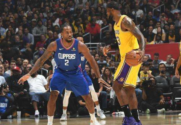 敢放我不是？奥科吉左右底角+45度开弓连中3记三分！火箭11-0反超（还敢放空我？奥科吉左右底角与45度连中三记三分，火箭打出11-0攻势反超）