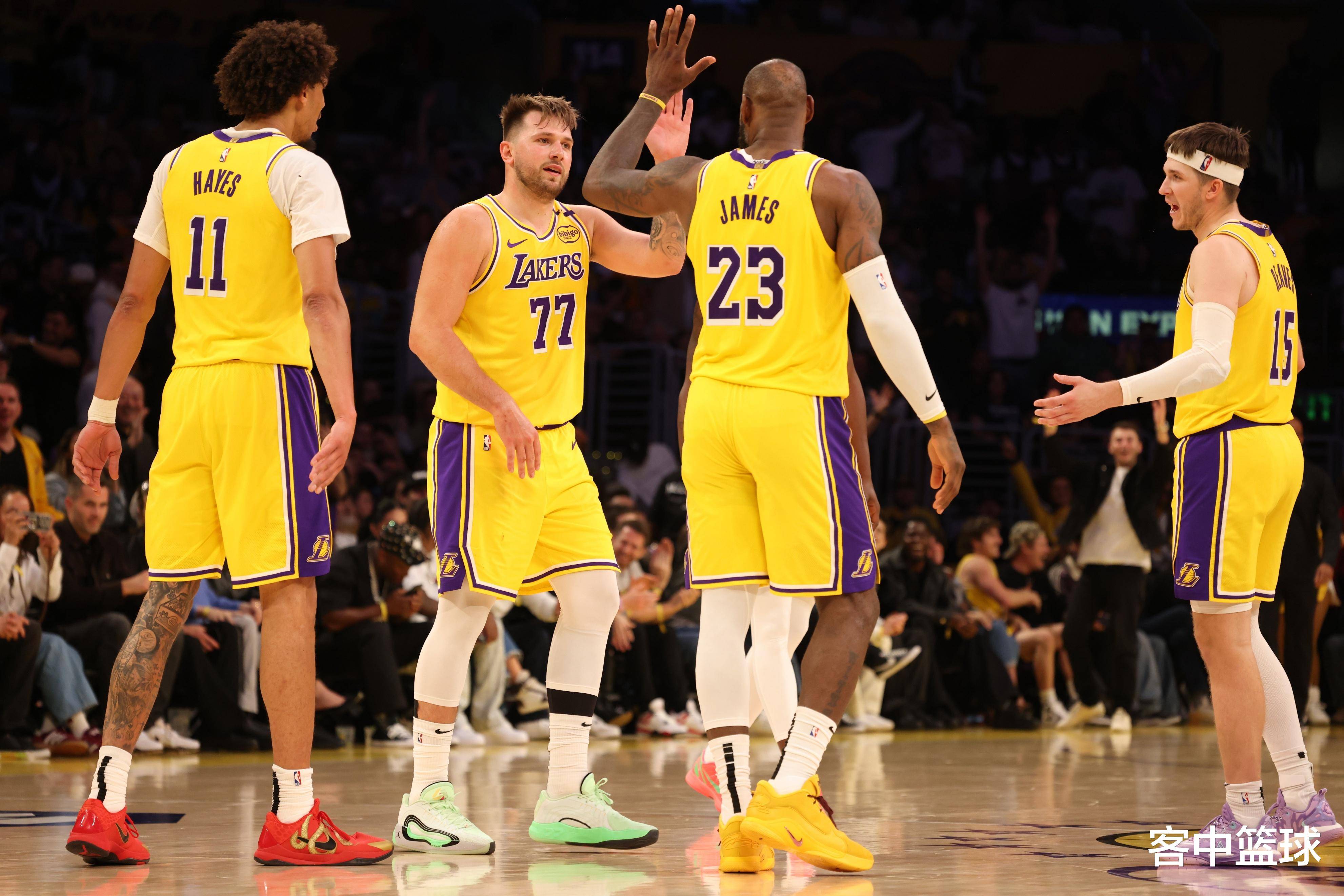 凯尔特人外线命中率提升，进攻体系稳定（凯尔特人三分回暖，进攻运转趋于稳定）