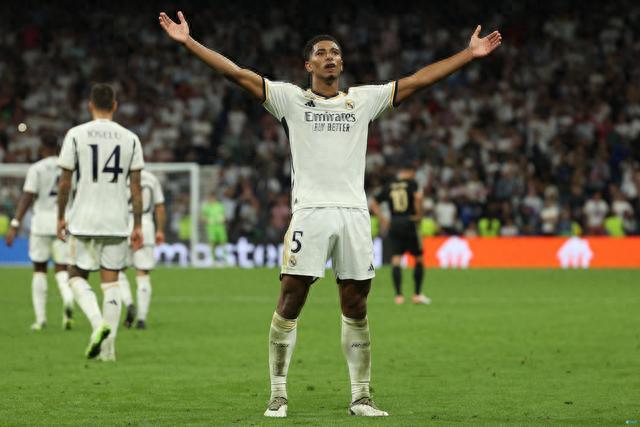 CBA常规赛第4轮最佳阵容出炉，徐昕、陆文博、姜伟泽入选（CBA常规赛第4轮最佳阵容公布：徐昕、陆文博、姜伟泽上榜）