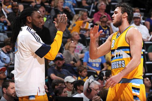 英超前瞻：切尔西寻求走出不胜怪圈，埃弗顿抢分势头强劲（英超前瞻：切尔西力争止住不胜颓势，埃弗顿抢分势头正旺）