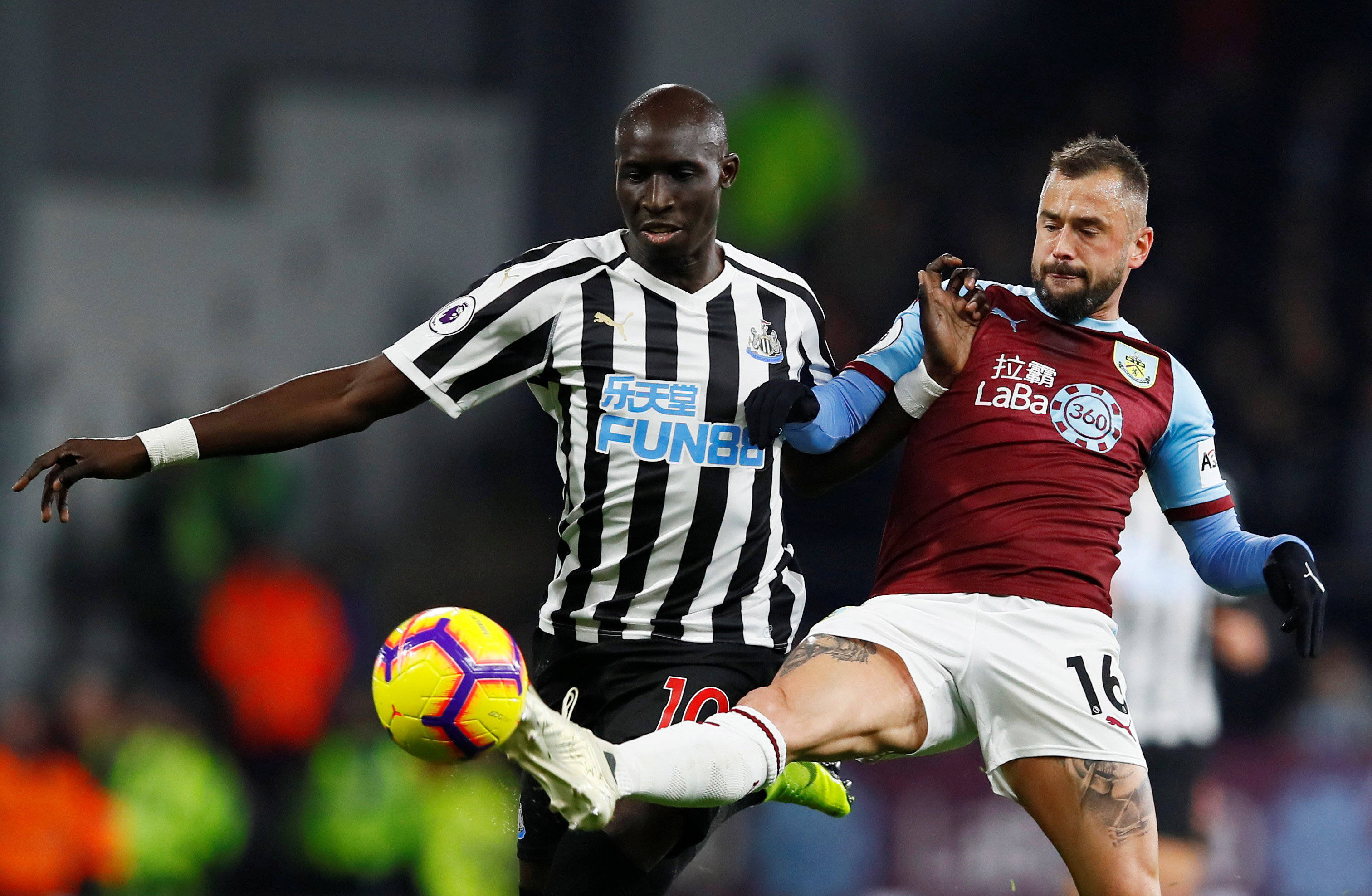 篮球湖人球员社媒晒训练日常（湖人球员在社交平台晒日常训练）