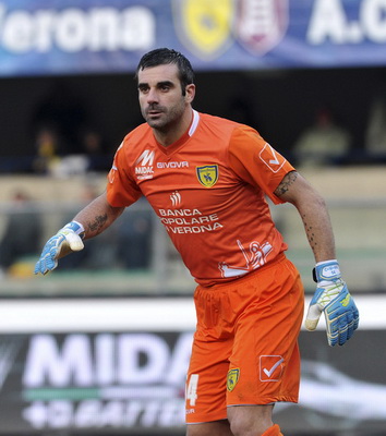 记者：河床和赫罗纳是埃切韦里可能的下家，他倾向于回河床（记者：埃切韦里下家锁定河床或赫罗纳，倾向重返河床）