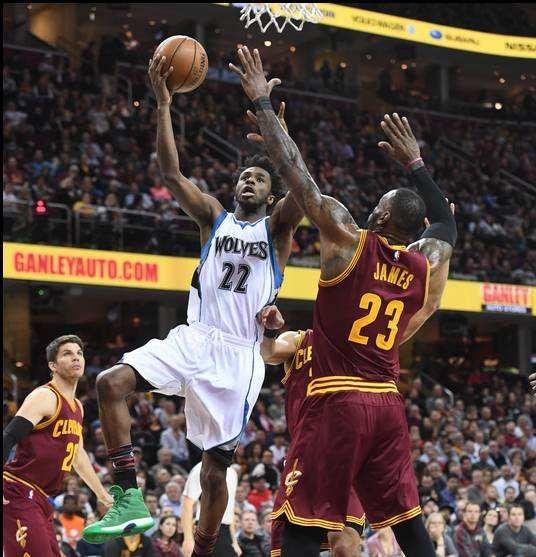 记者：特瓦斯的工资帽规则是13年的，现在25年了，该调整了（记者：特瓦斯的工资帽沿用自2013年，如今已到2025年，是时候更新了）