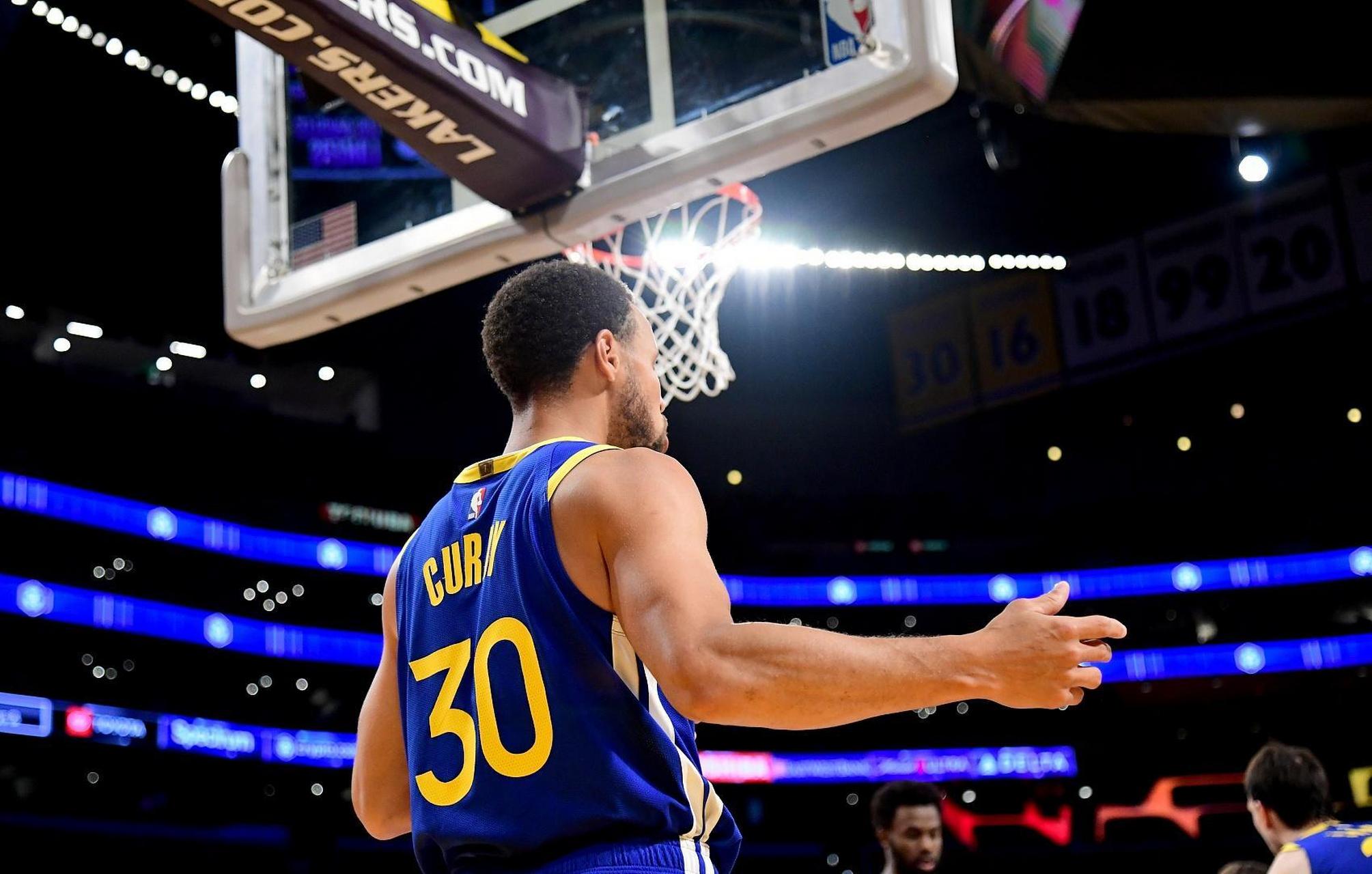 郭艾伦时隔325天重返CBA赛场（郭艾伦阔别325天再度登上CBA赛场）