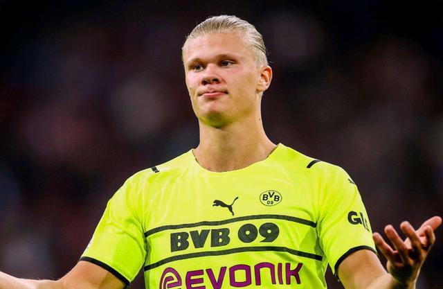 那不勒斯官方：洛博特卡在意杯赛前热身时左腿后胫肌拉伤（那不勒斯官方消息：意杯赛前热身时，洛博特卡左腿后胫肌拉伤）